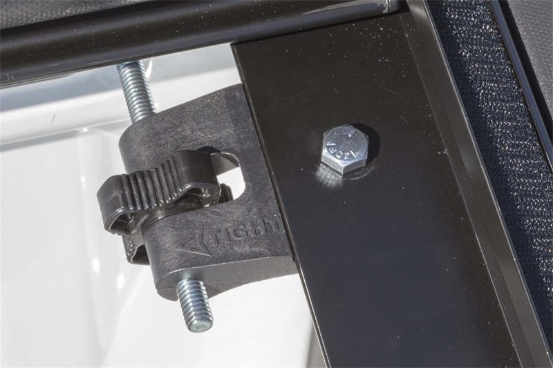 Access Vanish 88-98 Chevy/GMC Full Size 6ft 6in Stepside Bed (Bolt On) Roll-Up Cover 92139