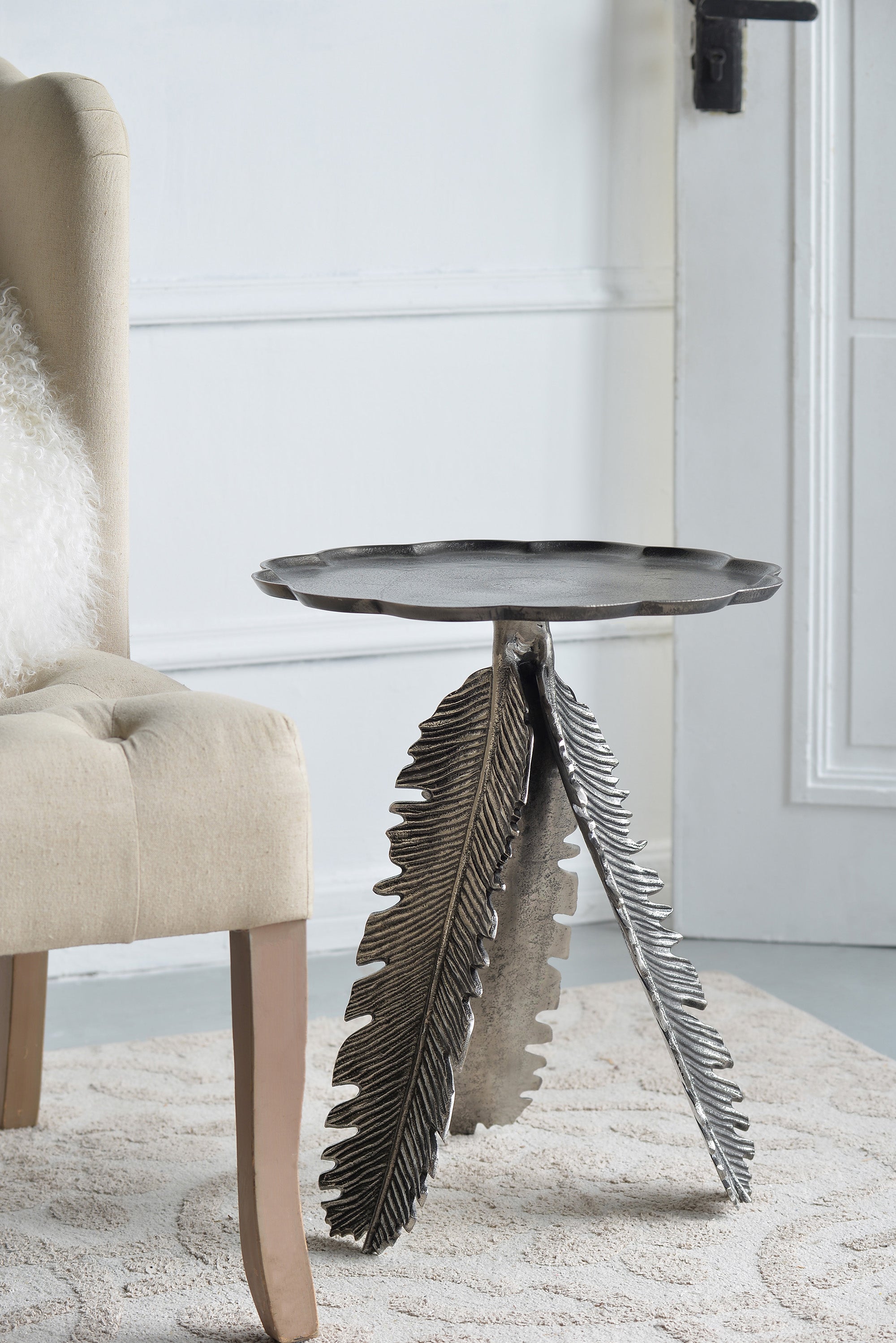 16.9 x 16.9 x 19.7 Leaf Side Table
