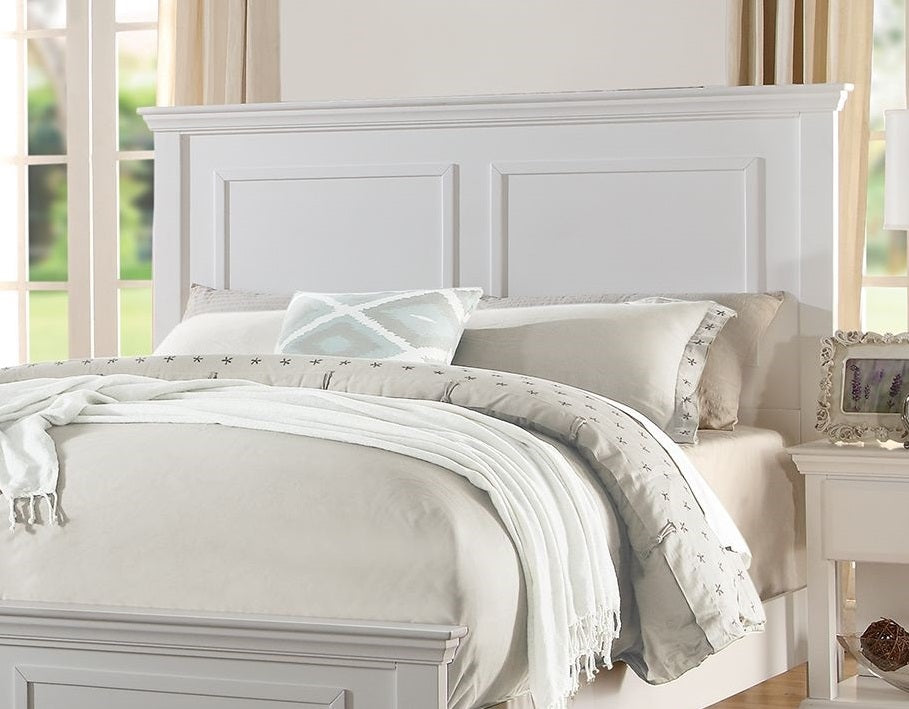 White Queen Size Bed & Nightstands Bedroom Set