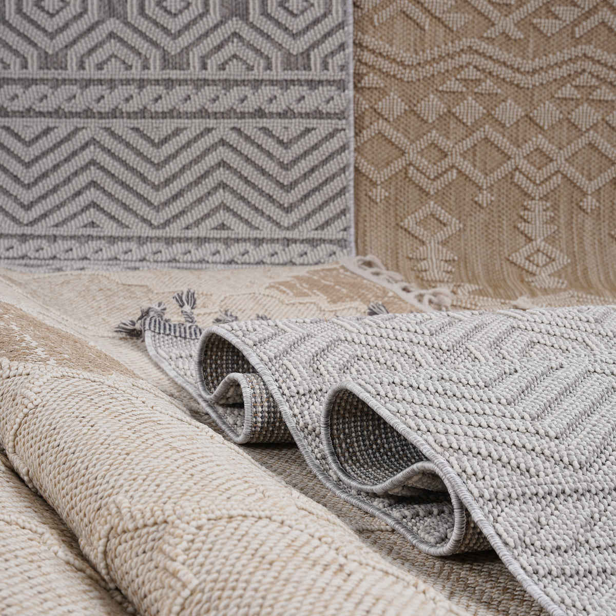 Guros Collection 4'x6' Area Rug