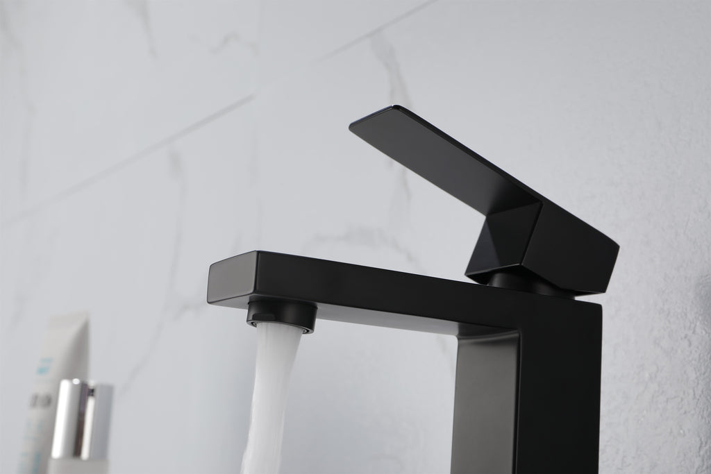 Single Handle Bathroom Sink Faucet with Pop-Up Drain