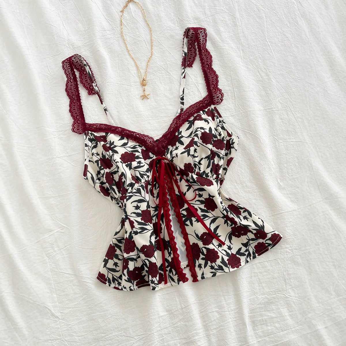 Fashionable And Versatile Lace-trimmed Camisole With A Floral Bow Detail