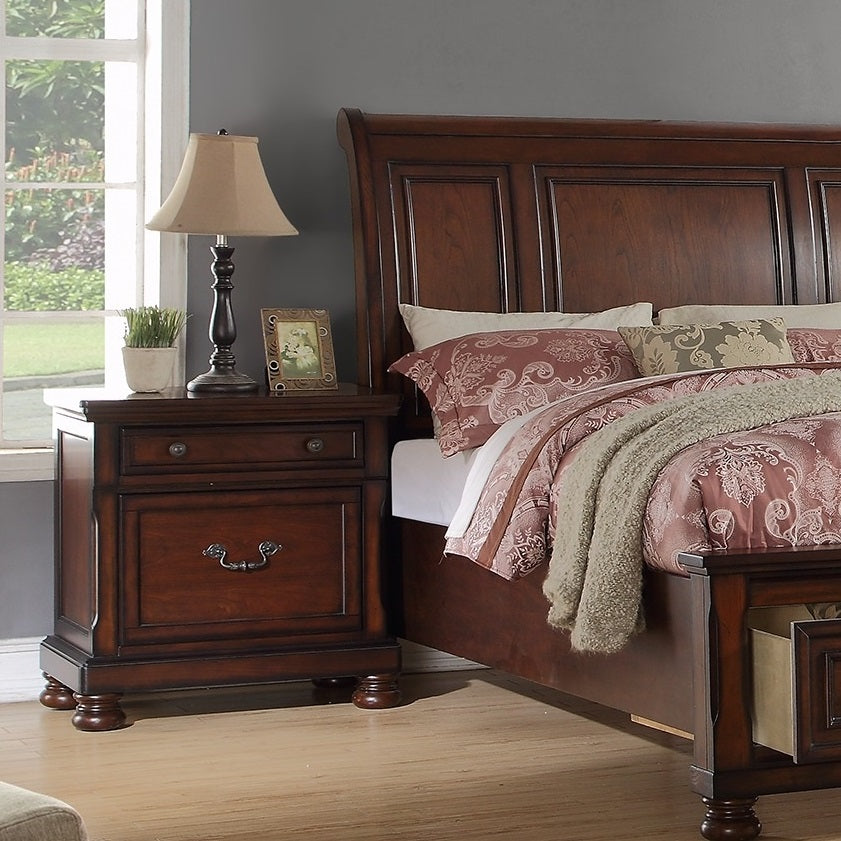 Traditional 3pc Bedroom Set California King Size Bed with Nightstands