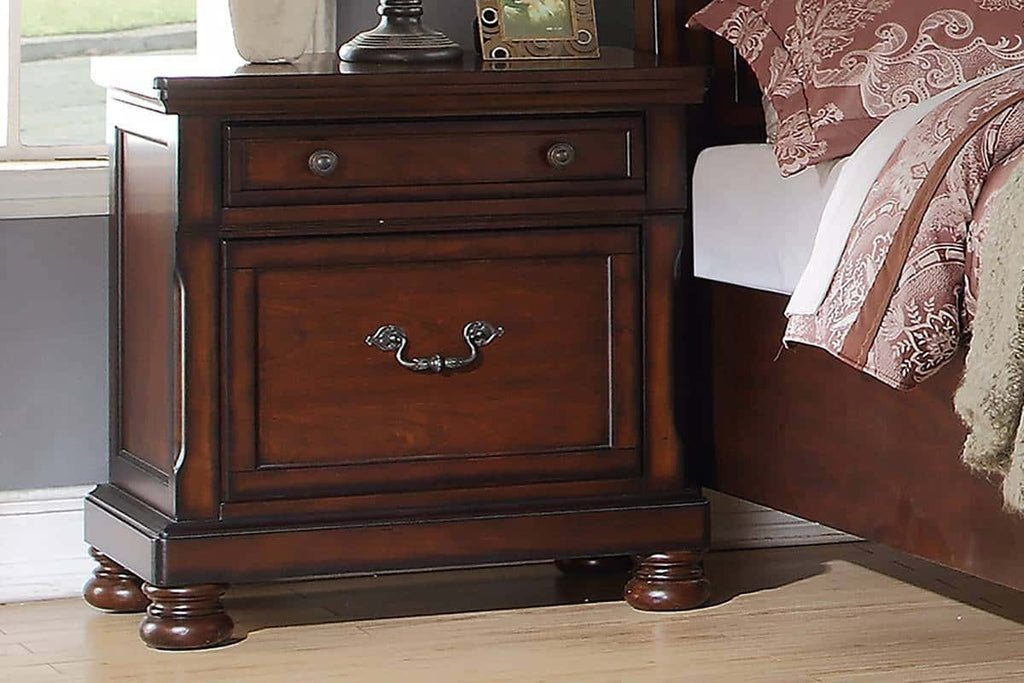 Traditional 3pc Bedroom Set California King Size Bed with Nightstands