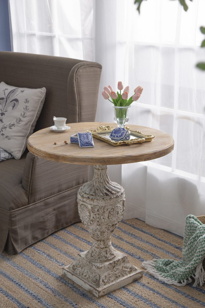 30x31" Antique Round Wood Table