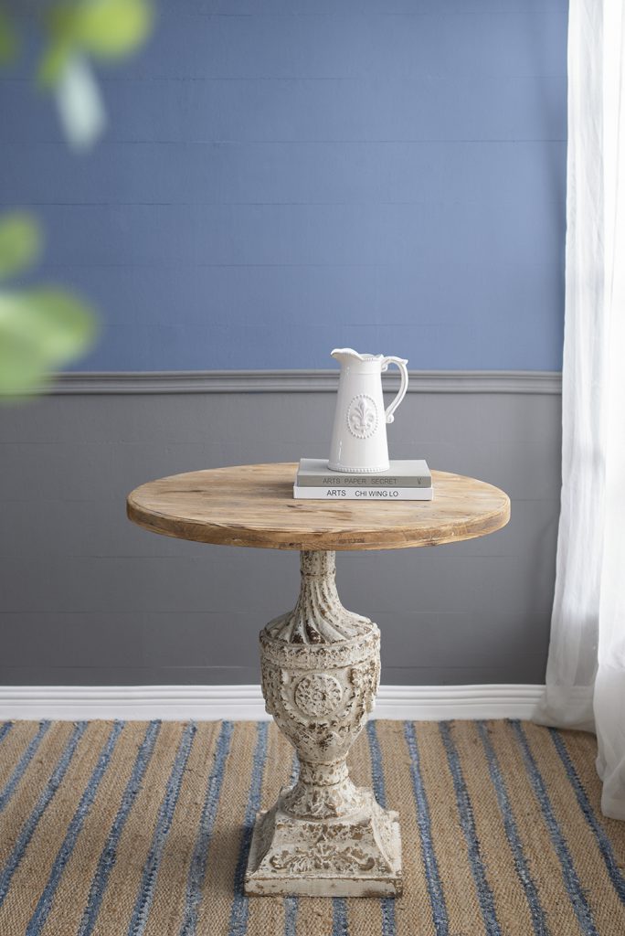 30x31" Antique Round Wood Table