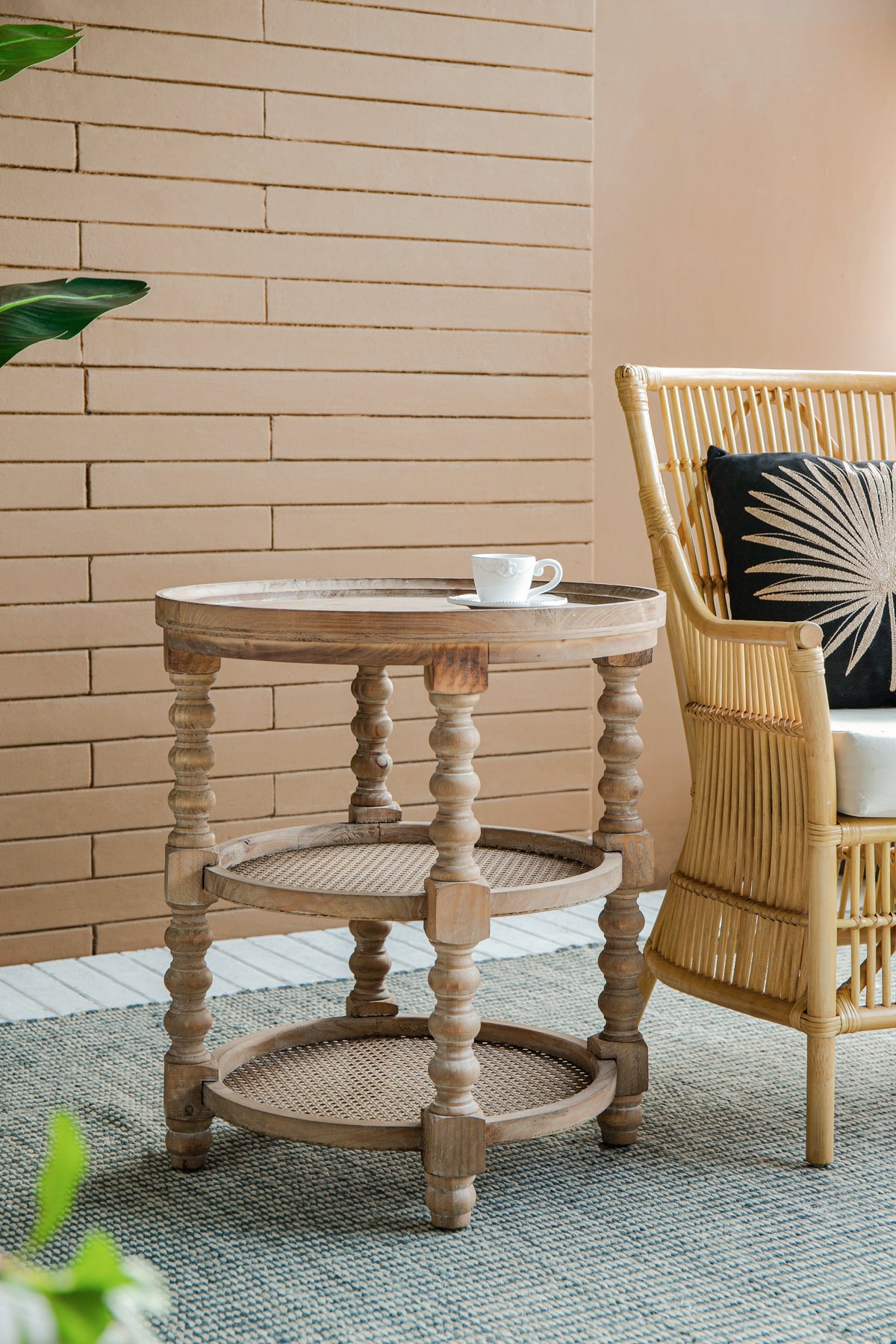 D23.5 x 25" Round 3-Tiered Side Table