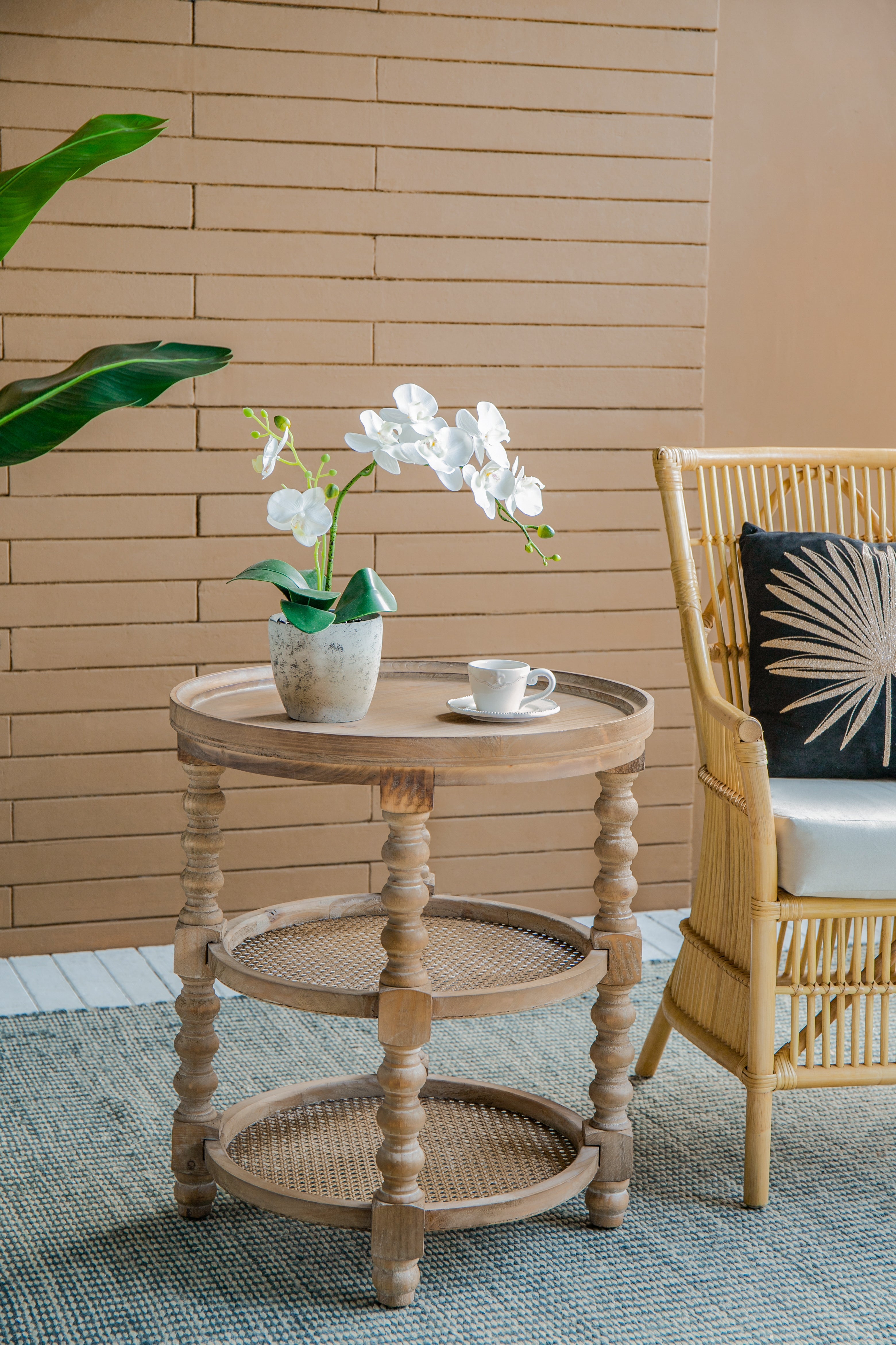 D23.5 x 25" Round 3-Tiered Side Table