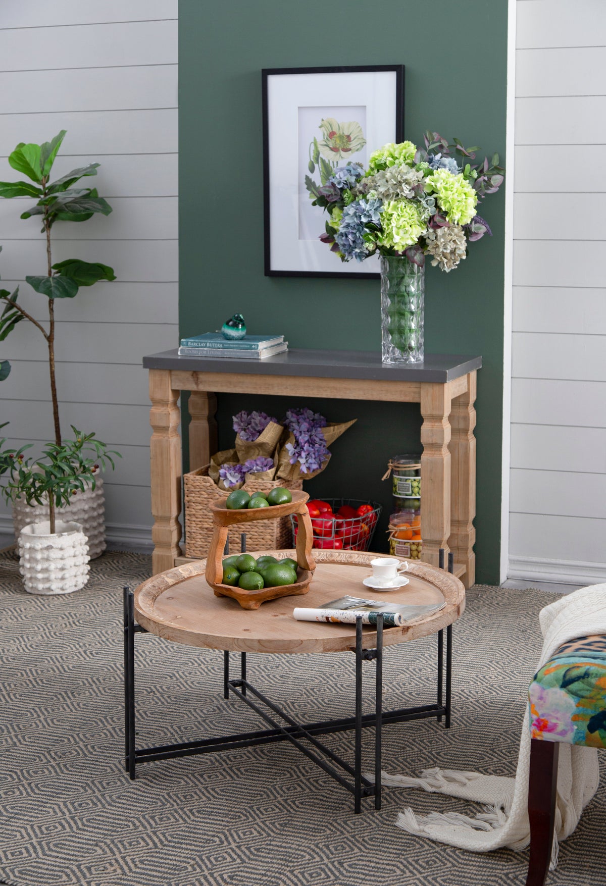 Farmhouse Round Wooden Coffee Table with Metal Legs