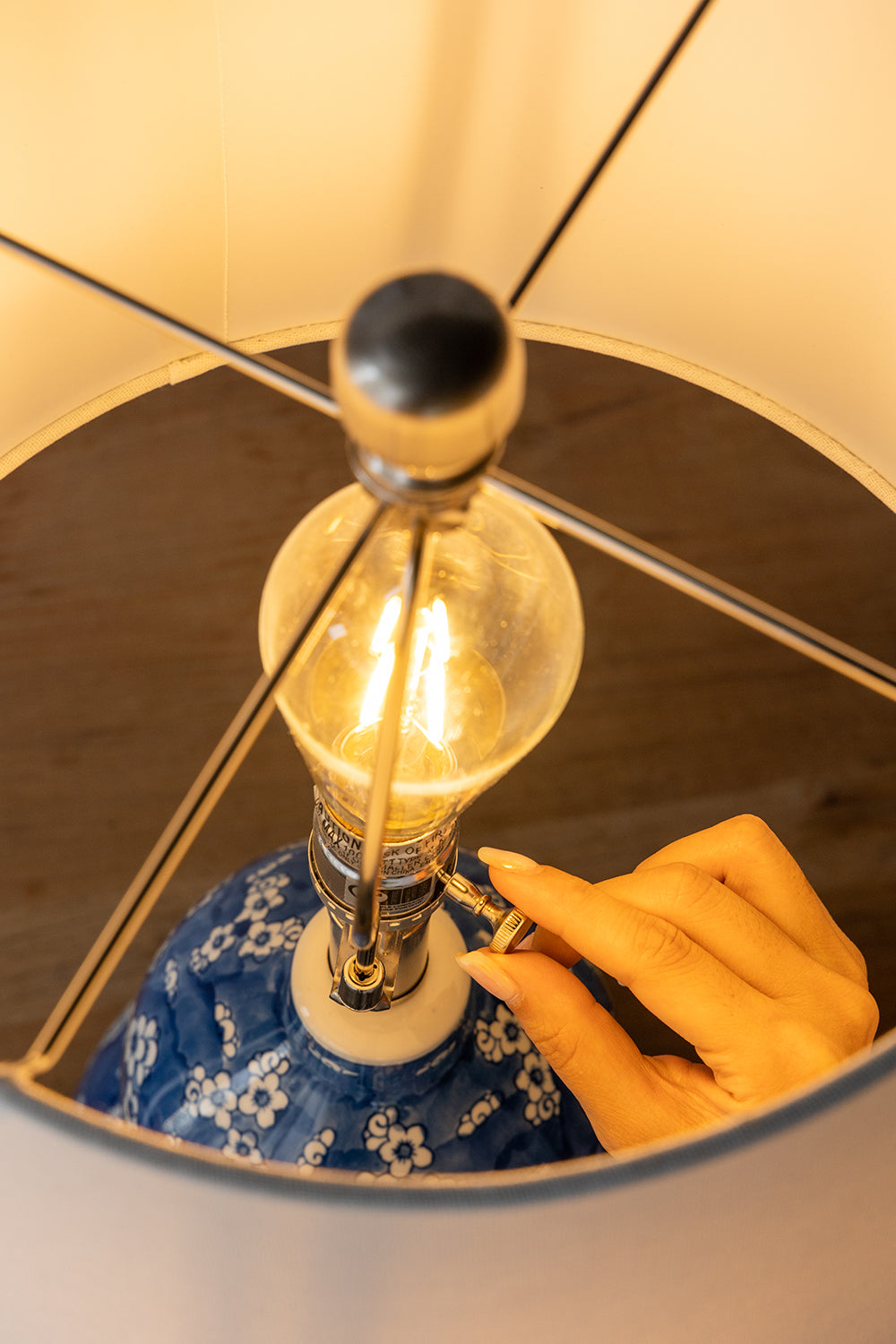 D13x25.7" Table Lamp