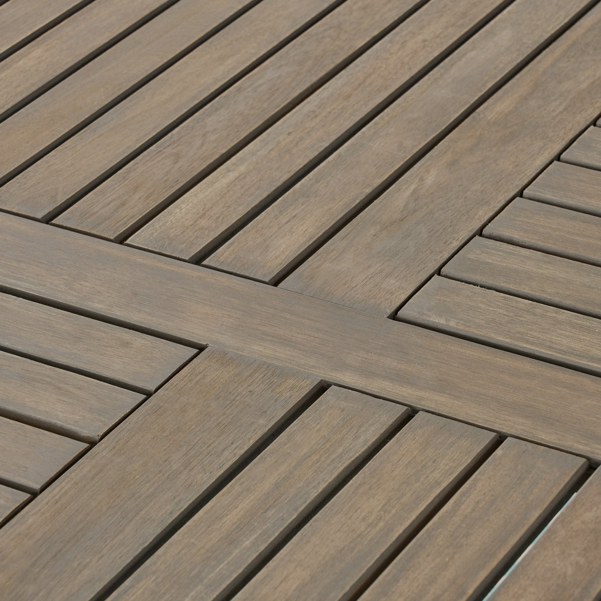 Outdoor Acacia Wood Round Dining Table with Curved Legs
