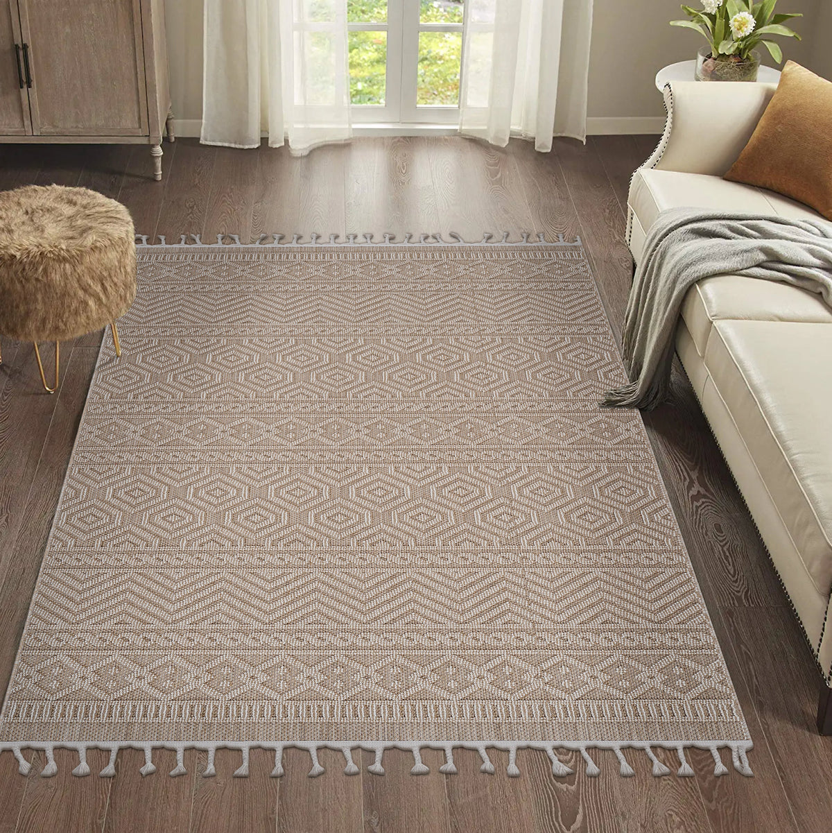 Guros Collection 4'x6' Area Rug