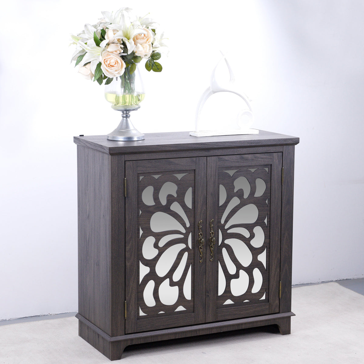 Elegant Sideboard with Mirrored Doors