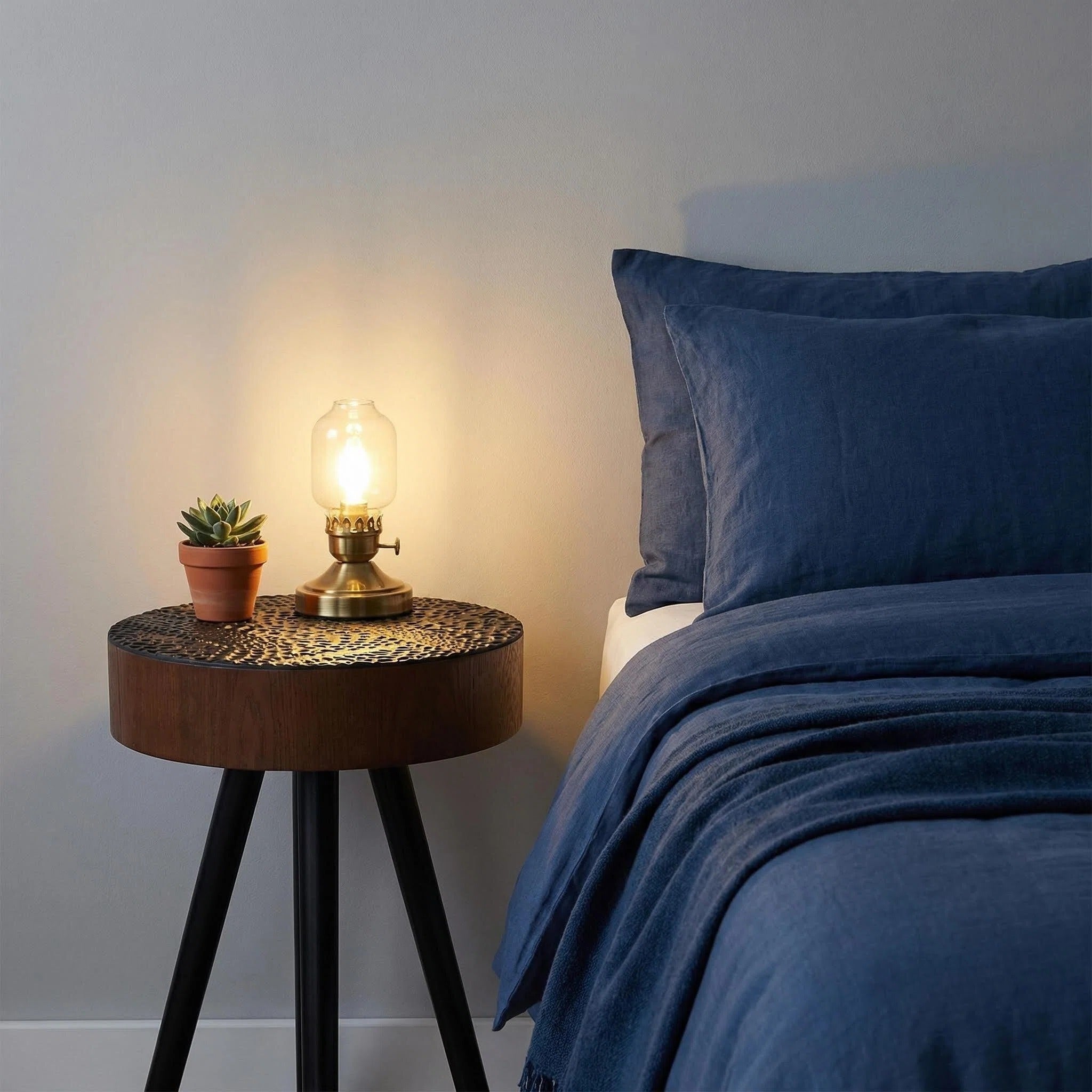 15.7" Round Small Drink Table with Solid Wood Legs