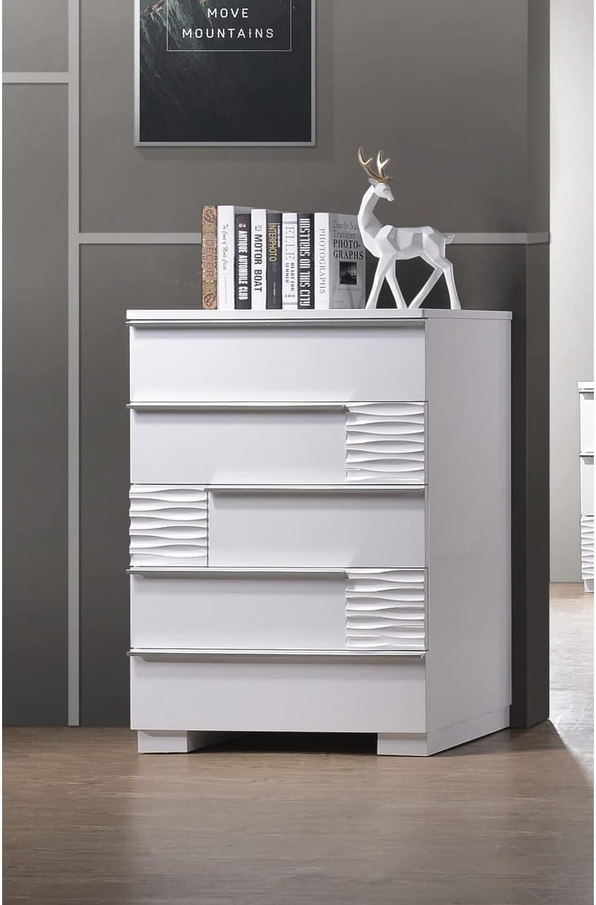 Modern Bedroom 5-Drawer Chest in White Finish