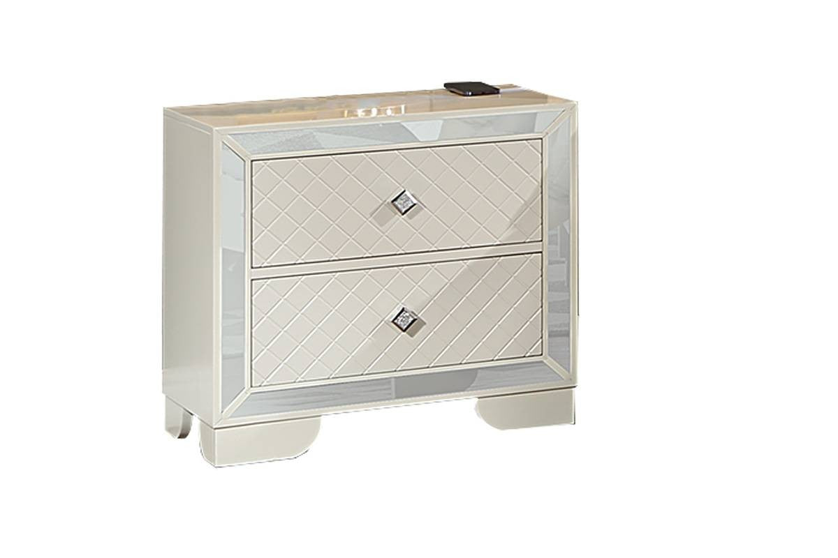 Contemporary 3pc Set Queen Size Bed with Nightstands