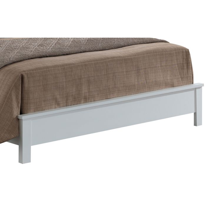 Elegant Transitional King-Sized Bed