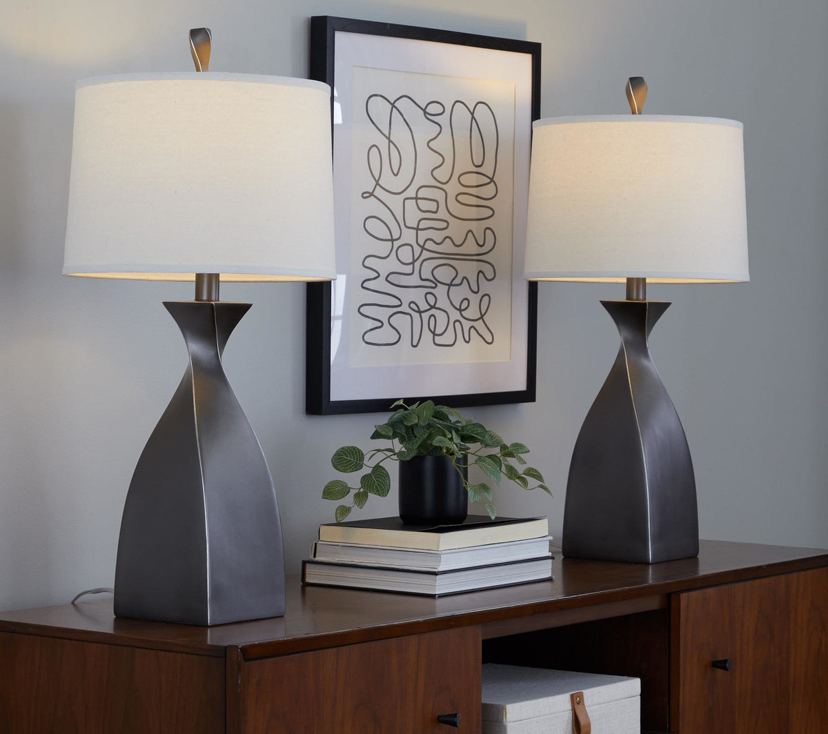 30" Contemporary Polyresin Table Lamp in Rubbed