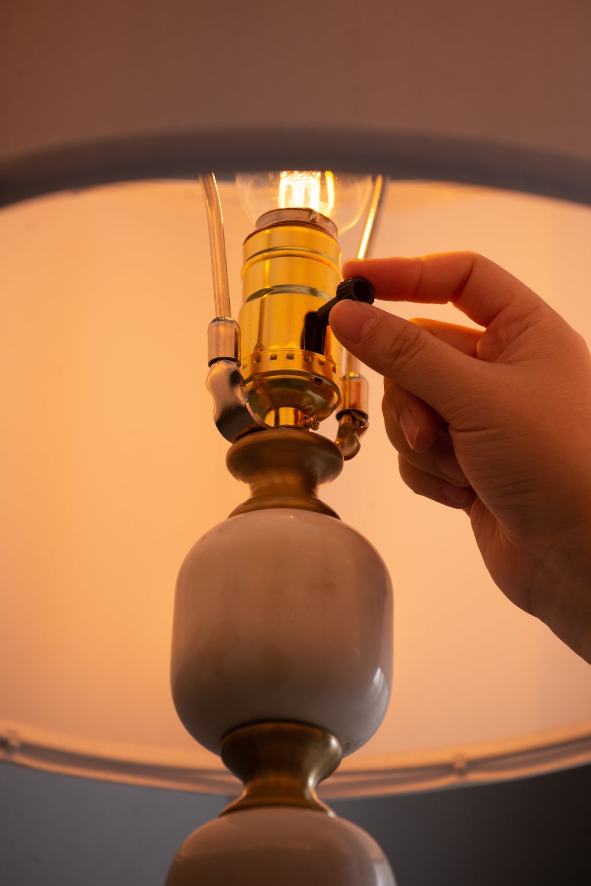 D15x26.5" Table Lamp