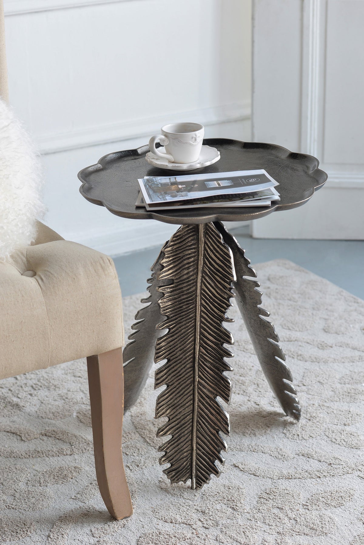 16.9 x 16.9 x 19.7 Leaf Side Table