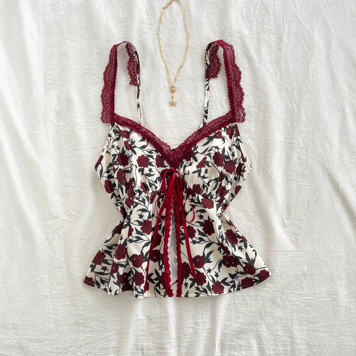 Fashionable And Versatile Lace-trimmed Camisole With A Floral Bow Detail