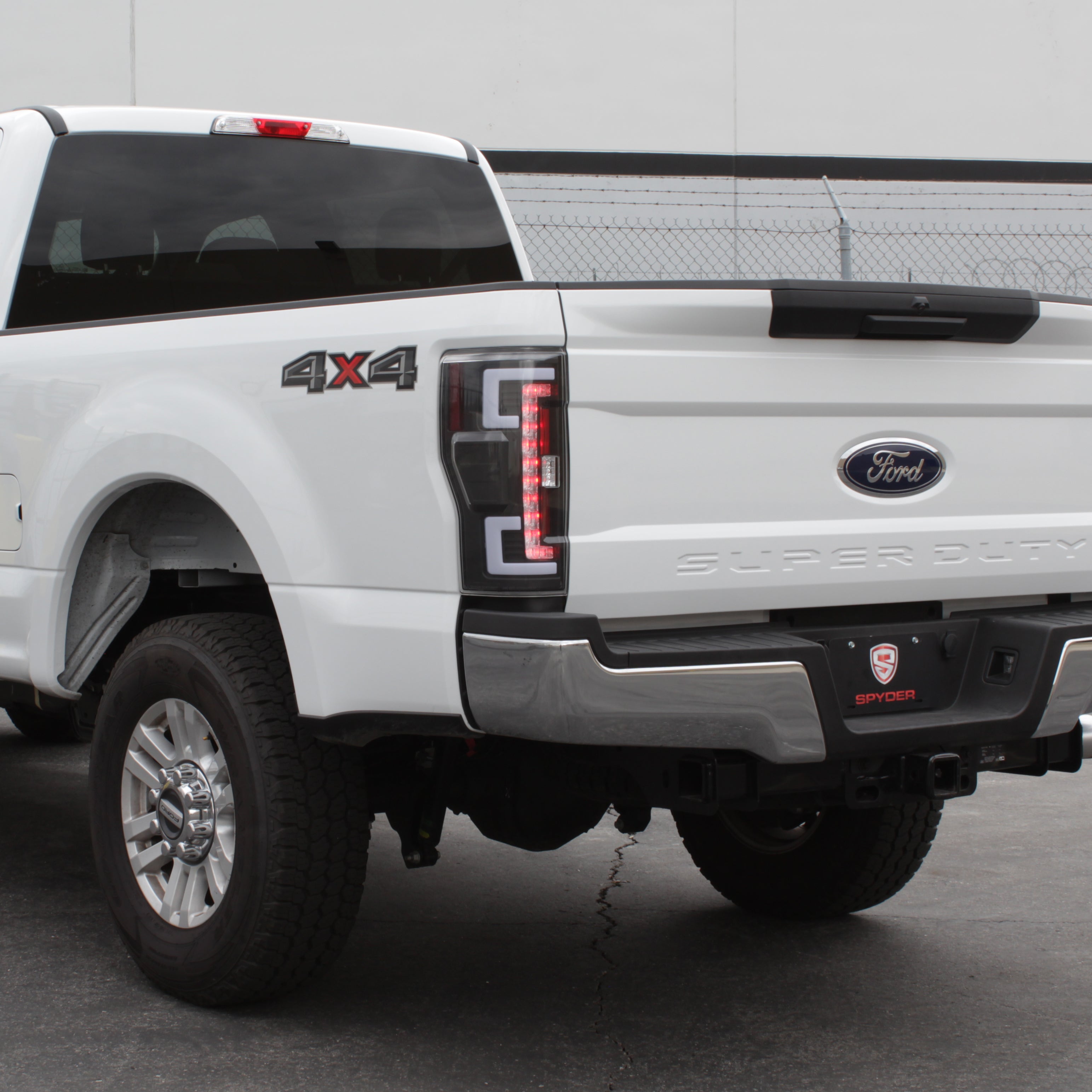 Spyder 17-18 Ford F-250 Super Duty (Excl LED Models) LED Tail Lights - Black (ALT-YD-FS17-LED-BK) 5085580