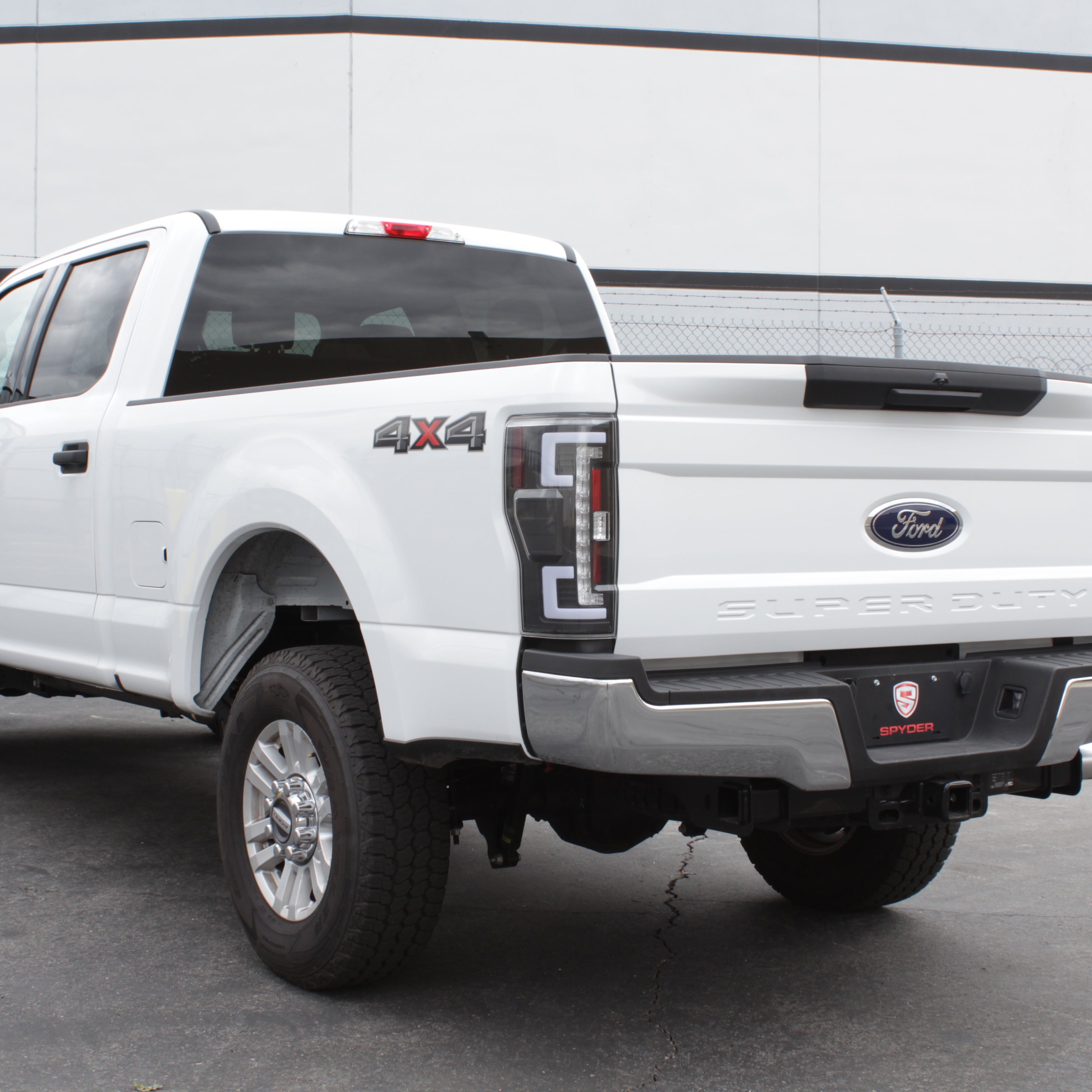 Spyder 17-18 Ford F-250 Super Duty (Excl LED Models) LED Tail Lights - Black (ALT-YD-FS17-LED-BK) 5085580