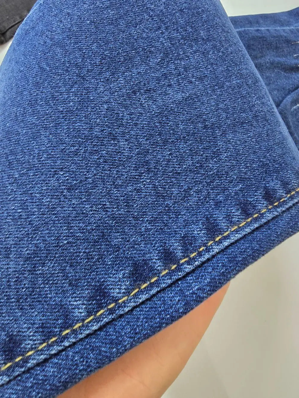 Wholesale large-sized men's jeans with zipper pockets, fashionable and tattered blue and black jeans, men's washed craft jeans