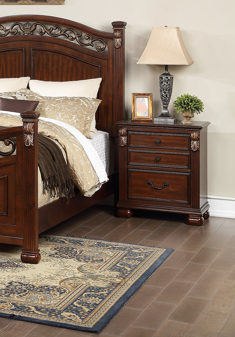 Traditional California King Size Bed and Nightstands Set