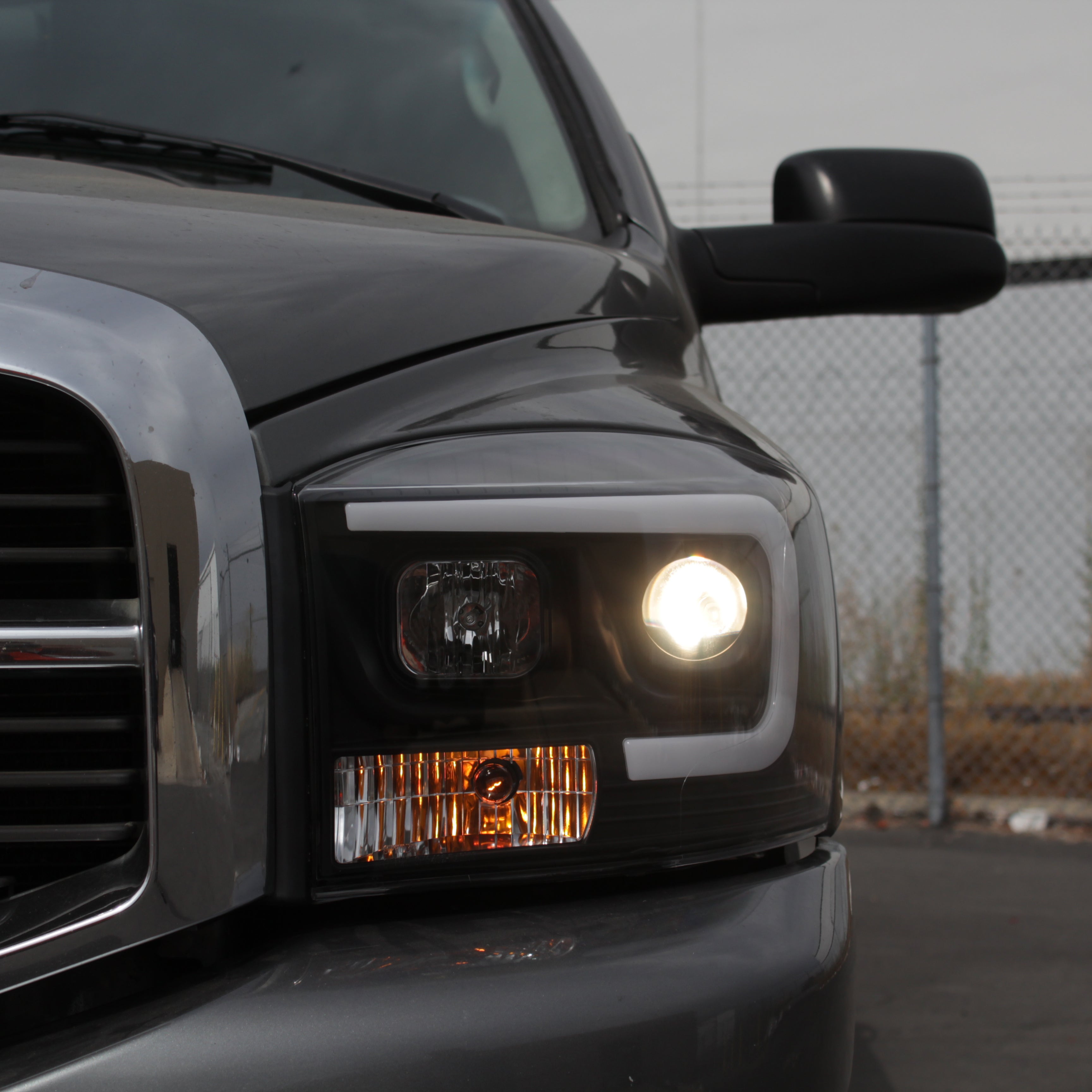 Spyder Dodge Ram 1500 06-08 V2 Projector Headlights - Light Bar DRL - Black (PRO-YD-DR06V2-LB-BK) 5085306