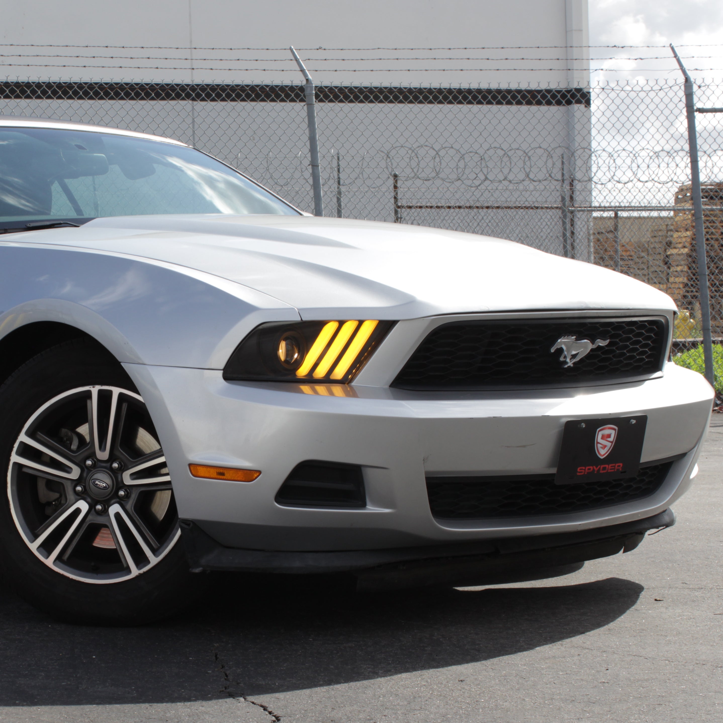 Spyder 10-13 Ford Mustang - Halogen - Projector Headlights - LED Signals -Black (PRO-YD-FM2010V2-BK) 5085429