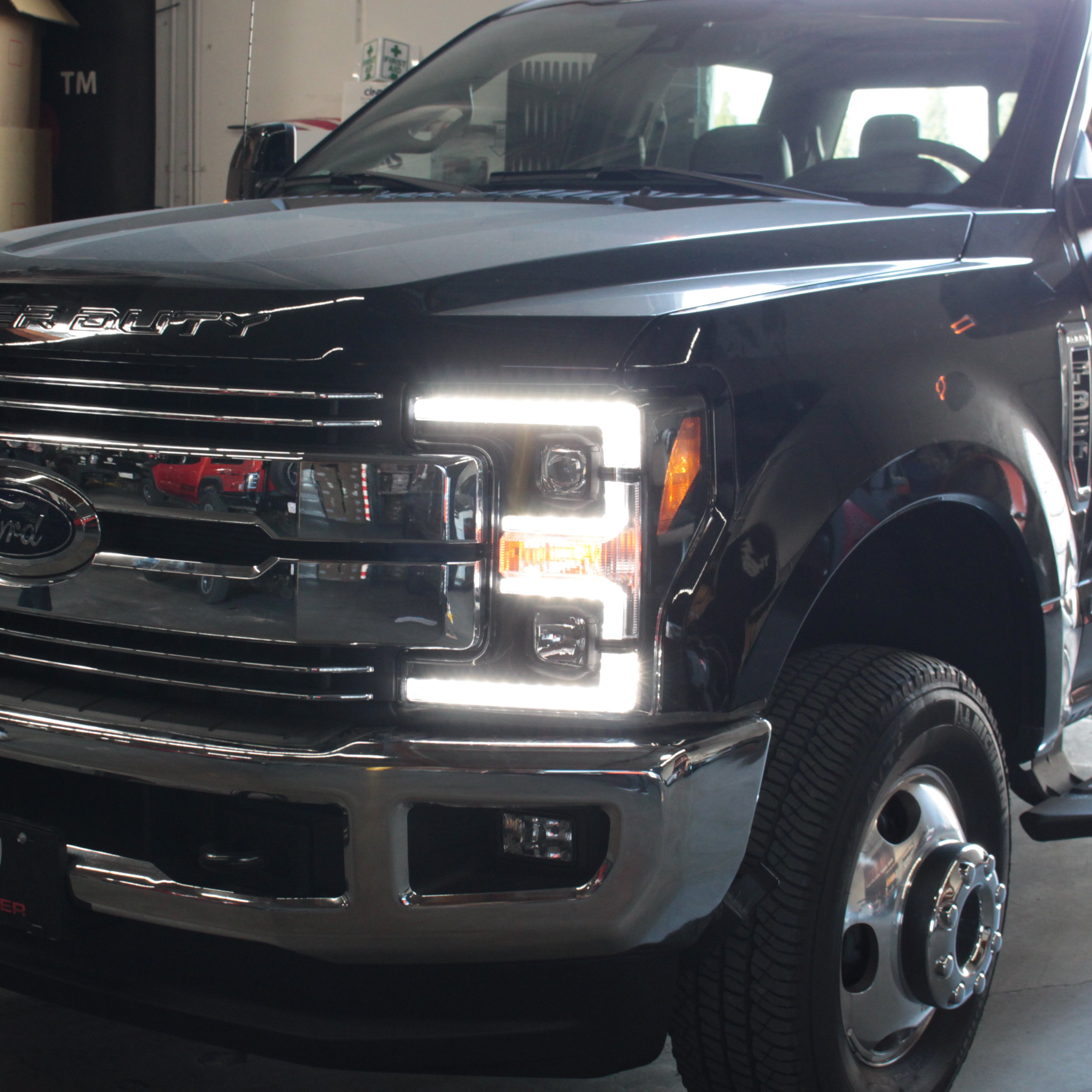 Spyder Ford F-250/F-350/F450 Super Duty 17-18 Projector Headlights Black PRO-YD-FS17-SBSEQ-BK 5086280