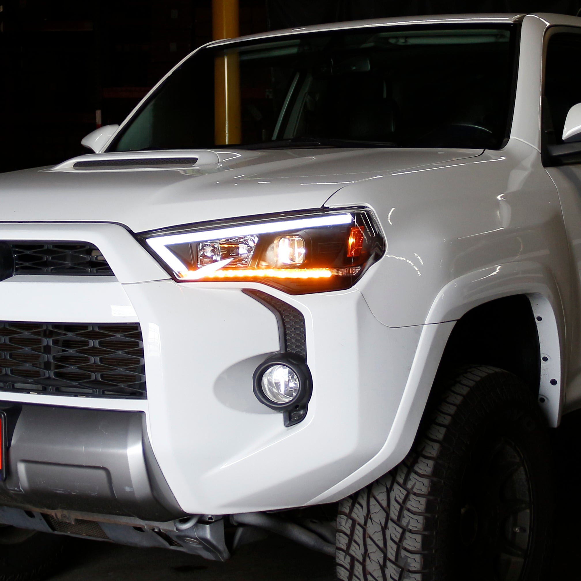 SPYDER 14-20 Toyota 4Runner Projector Headlights w/Seq. LED Turn Sig. LED White Light Bar Park Light 5088154