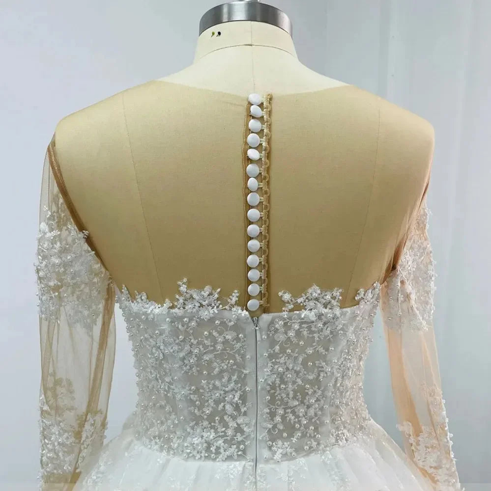 Customized A-Line Scoop Wedding Dresses Illusion Long Sleeves Appliques Lace Bridal Gowns Sweep Train Garden Brides Dress