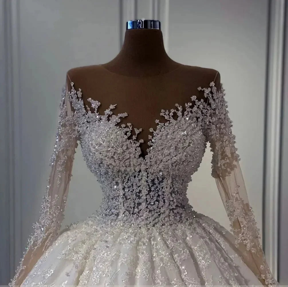 Customized A-Line Scoop Wedding Dresses Illusion Long Sleeves Appliques Lace Bridal Gowns Sweep Train Garden Brides Dress