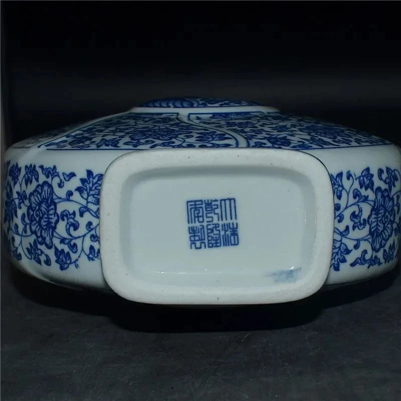 Ceramic Vases Qing Dynasty Qianlong Antiquity China Blue White Porcelain Flower Pot Noble Elegant Ornaments Arts Crafts Archaize