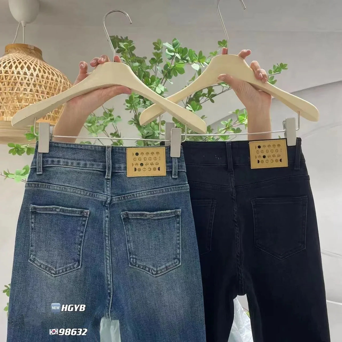 Women's High Waist Slim Fit Denim Jeans Bell Bottoms Thickened Fleece Autumn Winter Fashion Retro Style Elastic Cotton Jeans