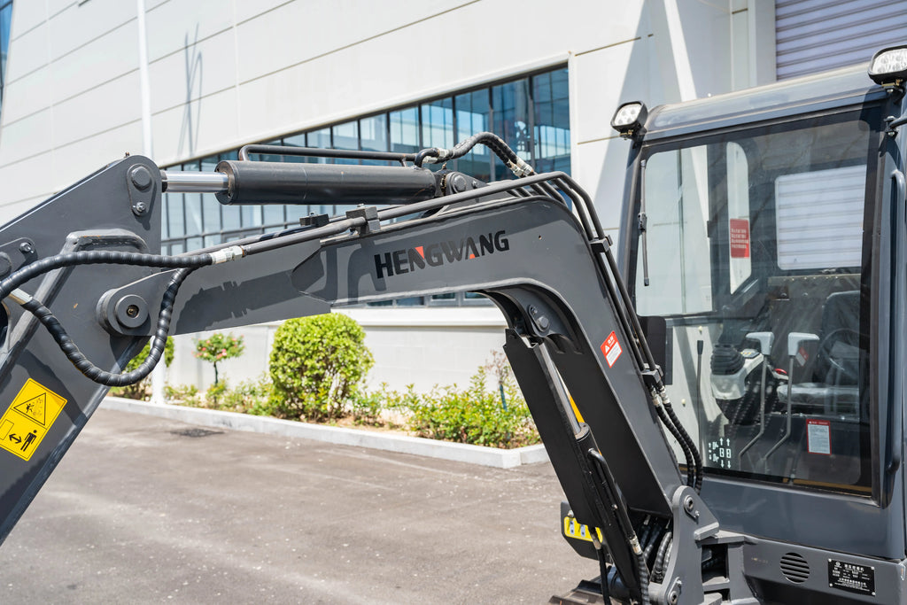 2.5 Ton Diesel Mini Excavator – Compact Crawler Digger with Hydraulic Controls