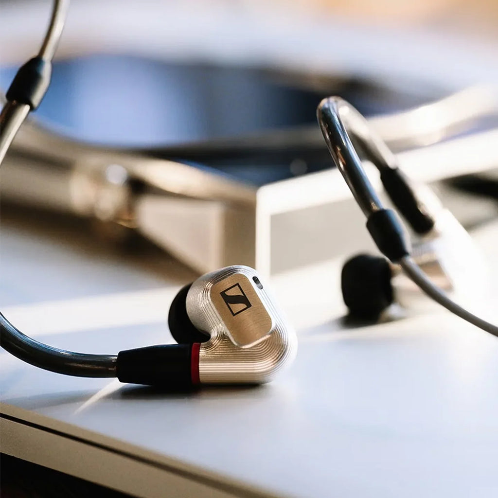 Sennheiser IE900 Wired in-Ear Monitor Headphones HiFi Stereo Bass Earphones Hi-Res Audio Noise Isolating Earbuds