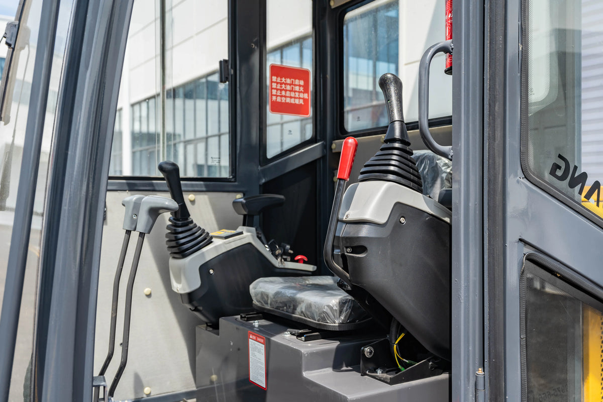 2.5 Ton Diesel Mini Excavator – Compact Crawler Digger with Hydraulic Controls