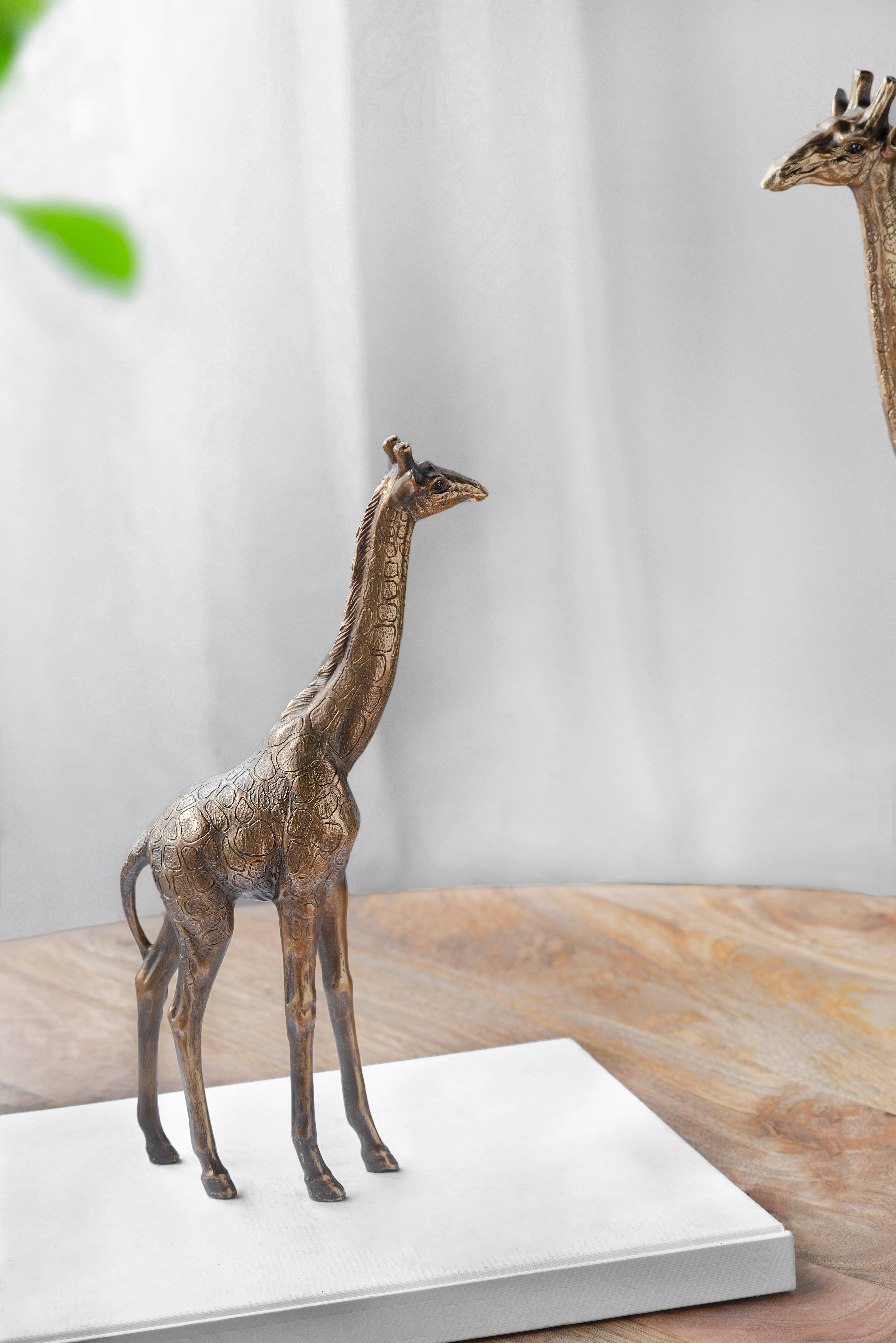 5.9" Giraffe Statuette - Animal Statue Décor