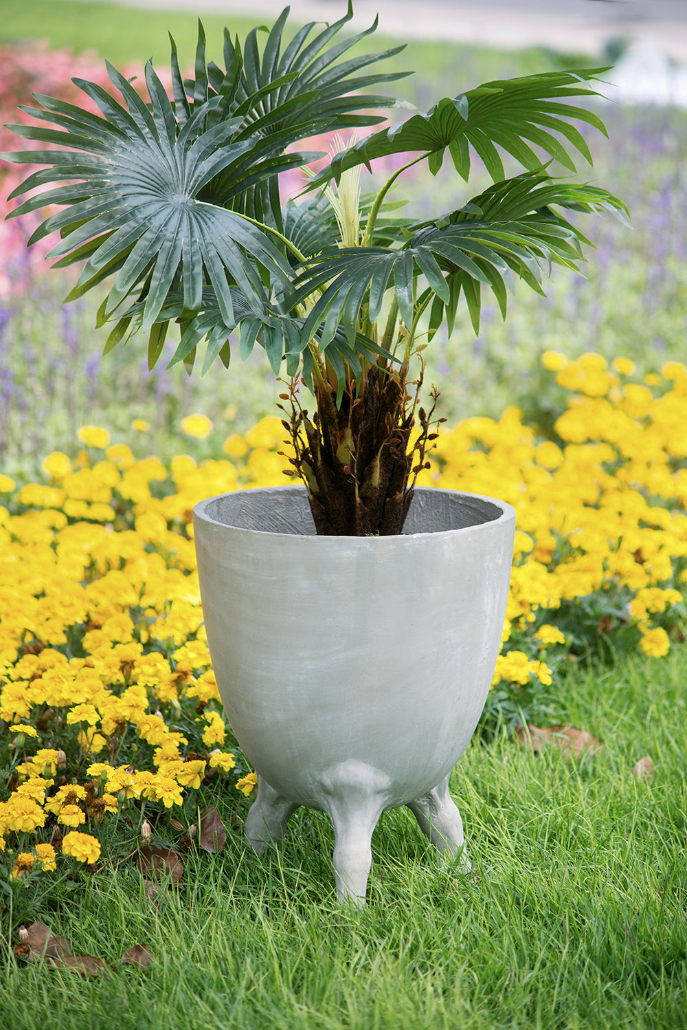 D16x22" Planter W/Leg
