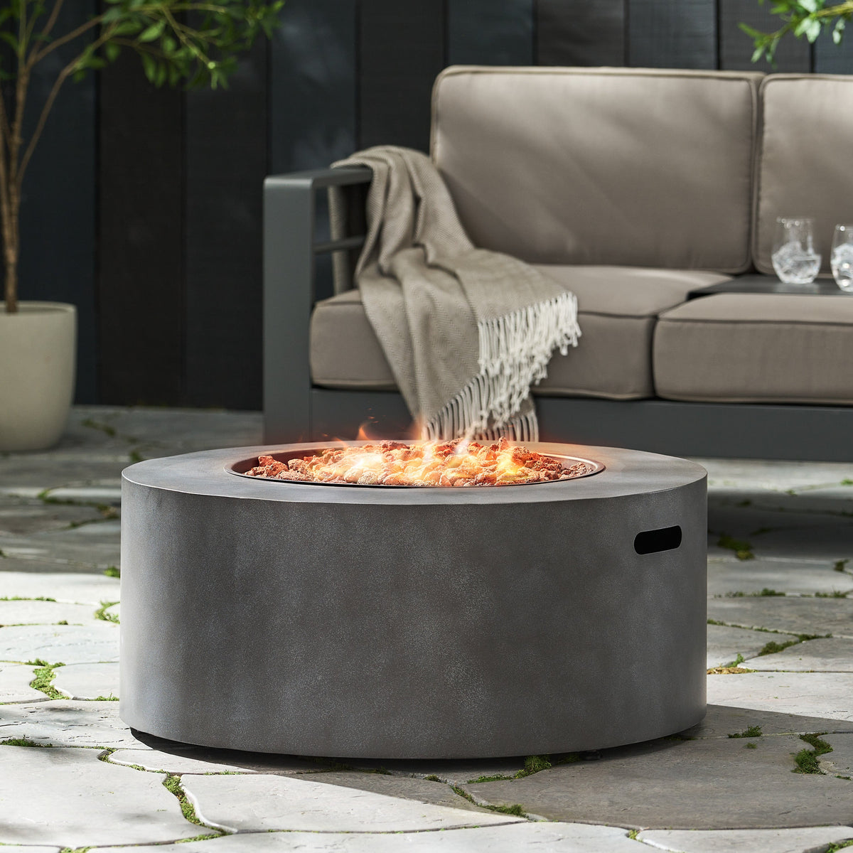 Wellington Round Iron Fire Pit - 40,000 BTU