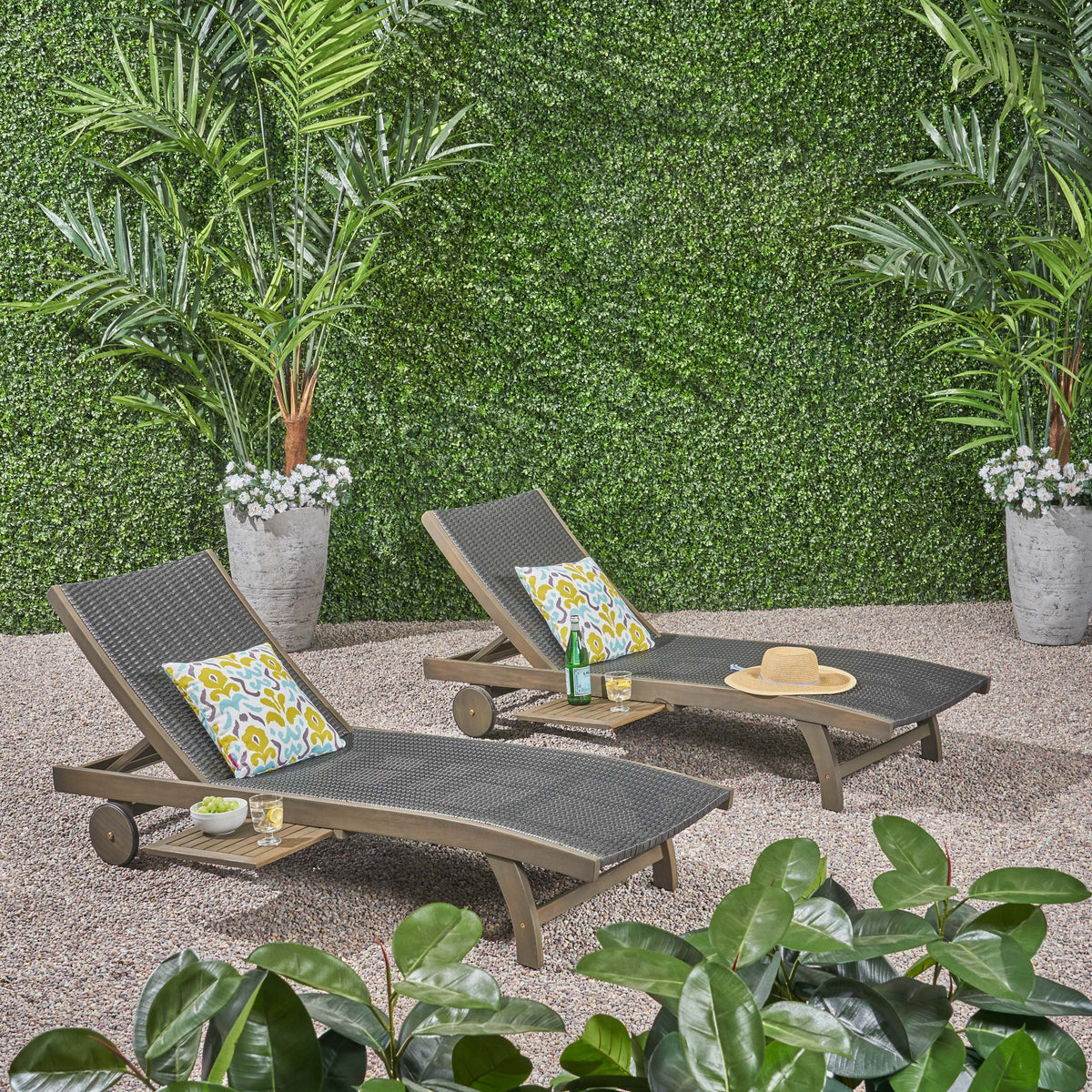 Banzai Chaise Lounge With Pull-Out Tray