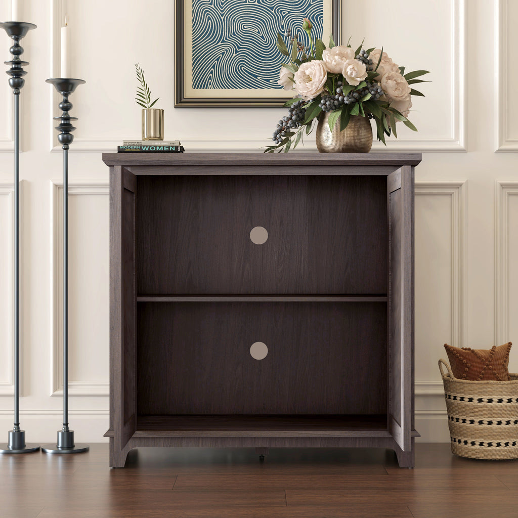 Elegant Sideboard with Mirrored Doors