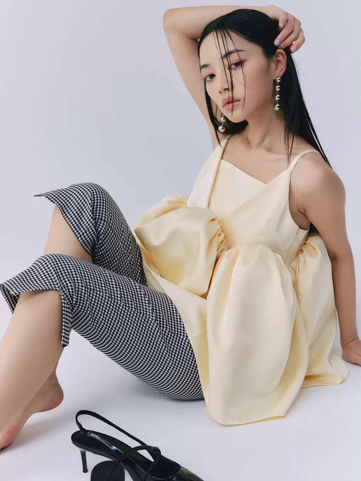 Minimalist Tulip-style Sleeveless Camisole With Ruffled Hem