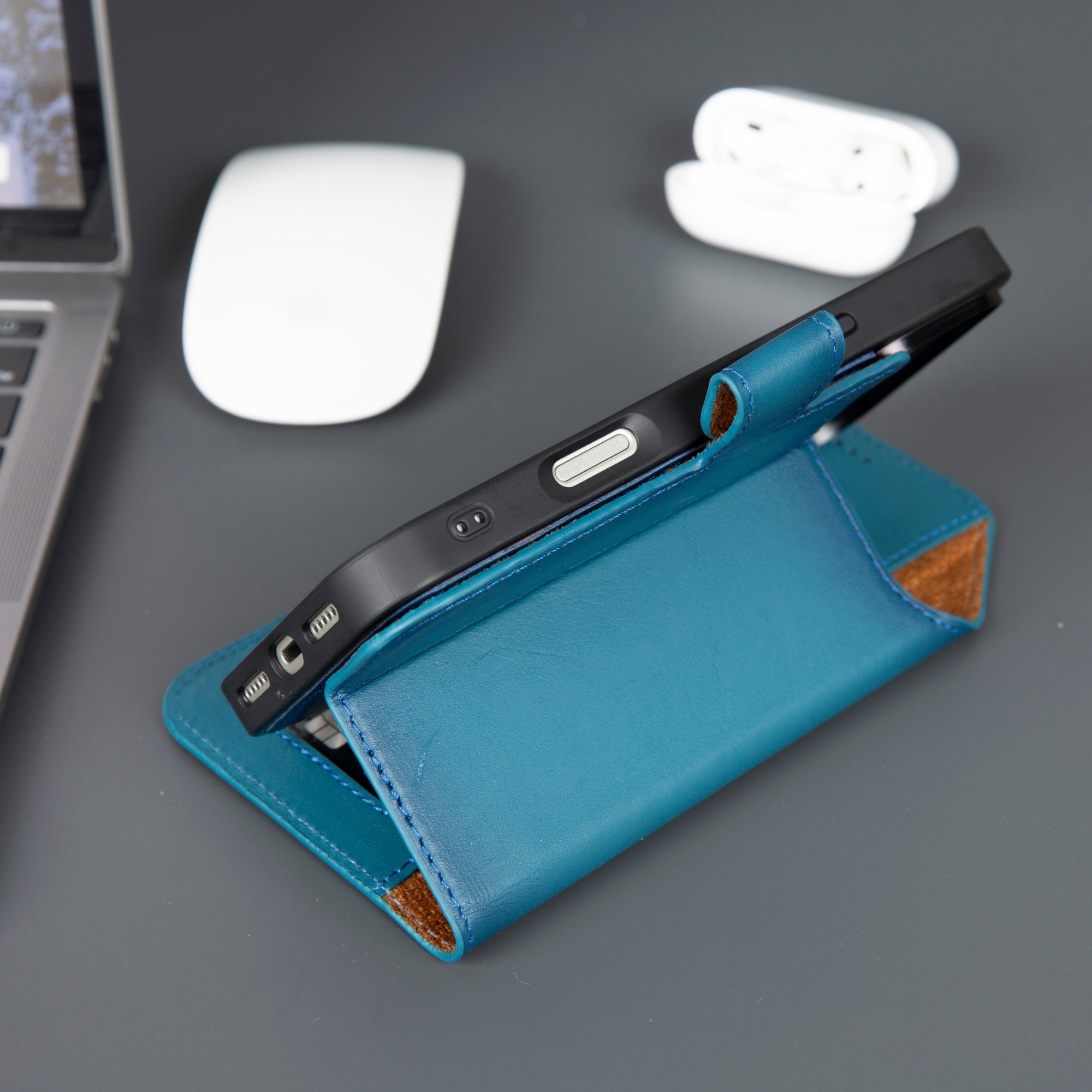 Casper iPhone 17 Pro Max Leather Wallet Case – MagSafe Compatible