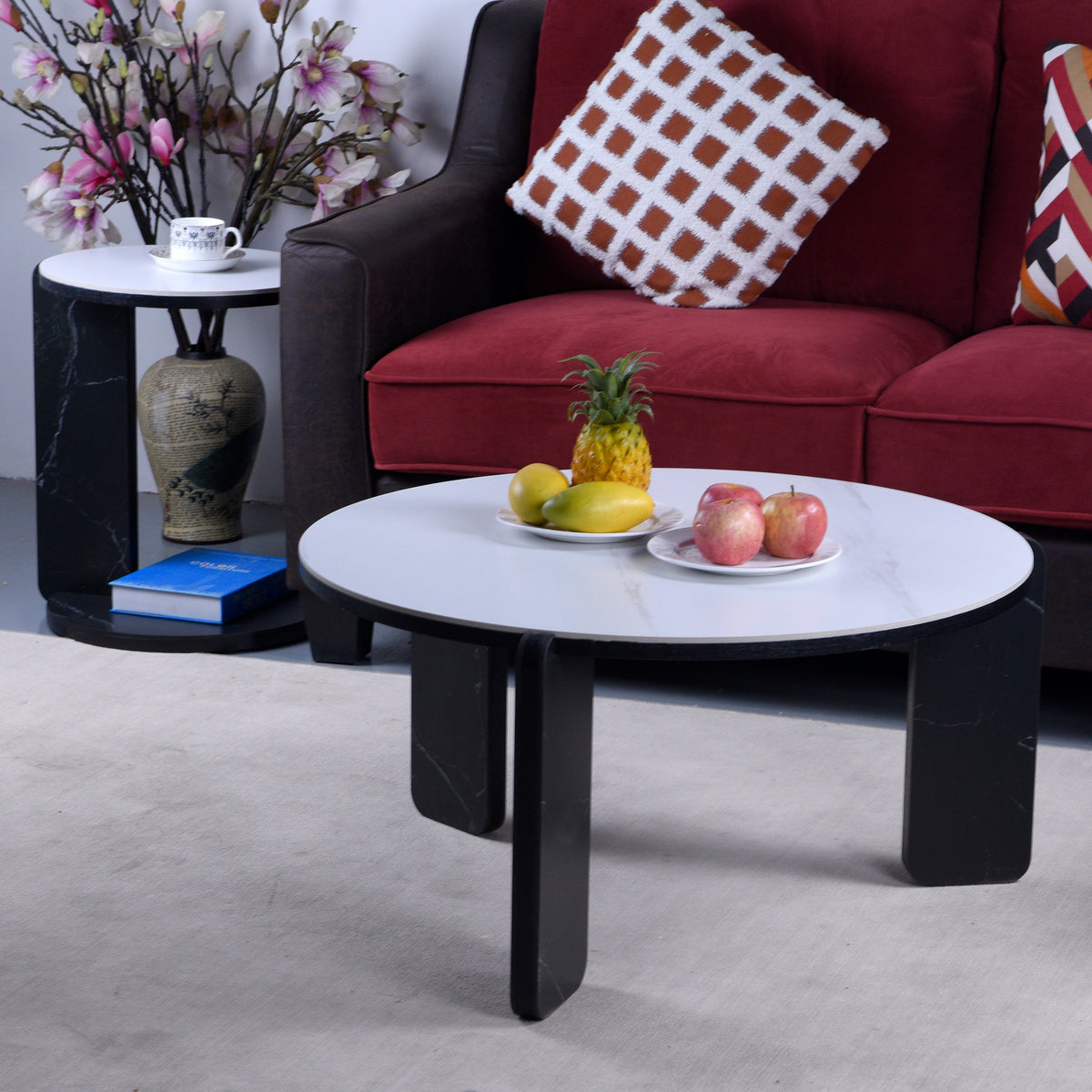 Set of 2 Round Nesting Coffee Tables