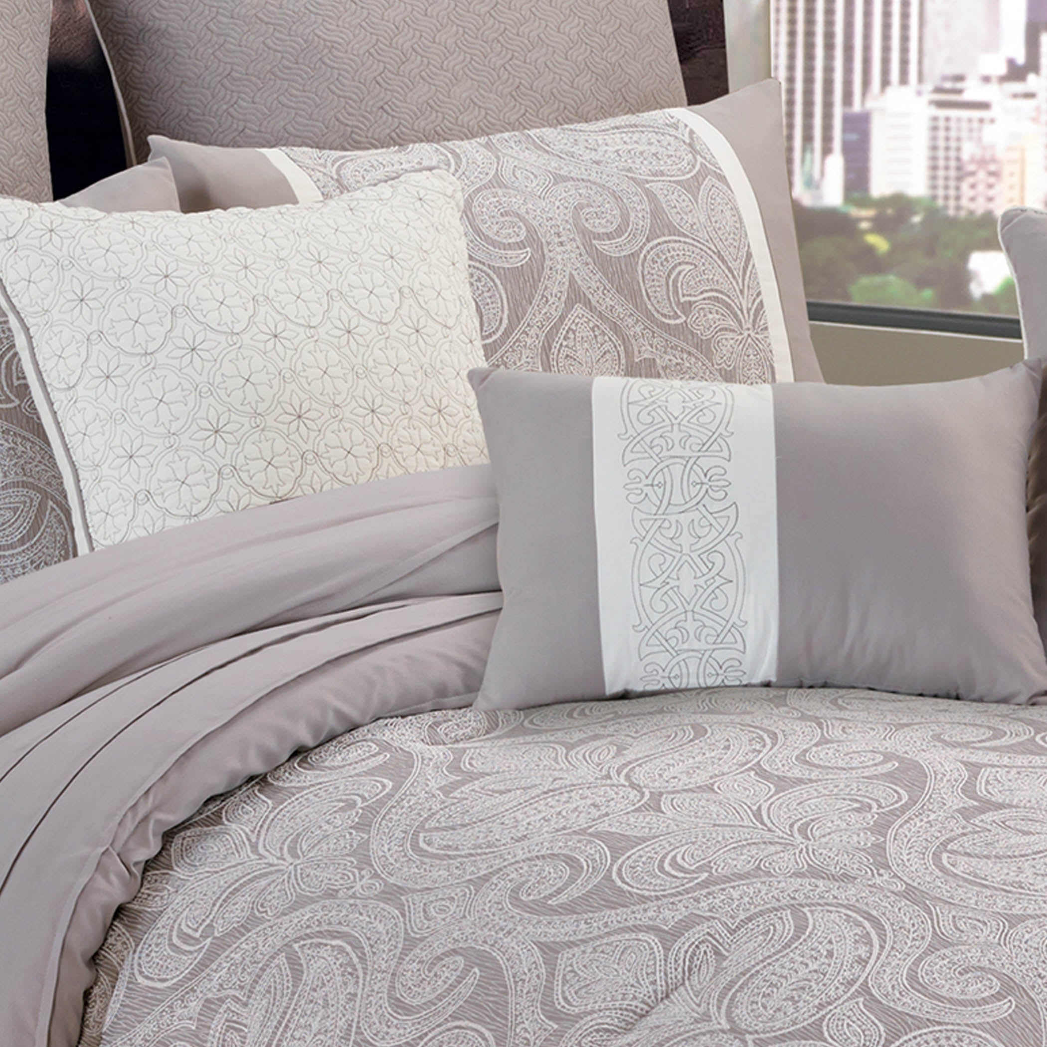 Winthrop 10 Pc King Comforter Set