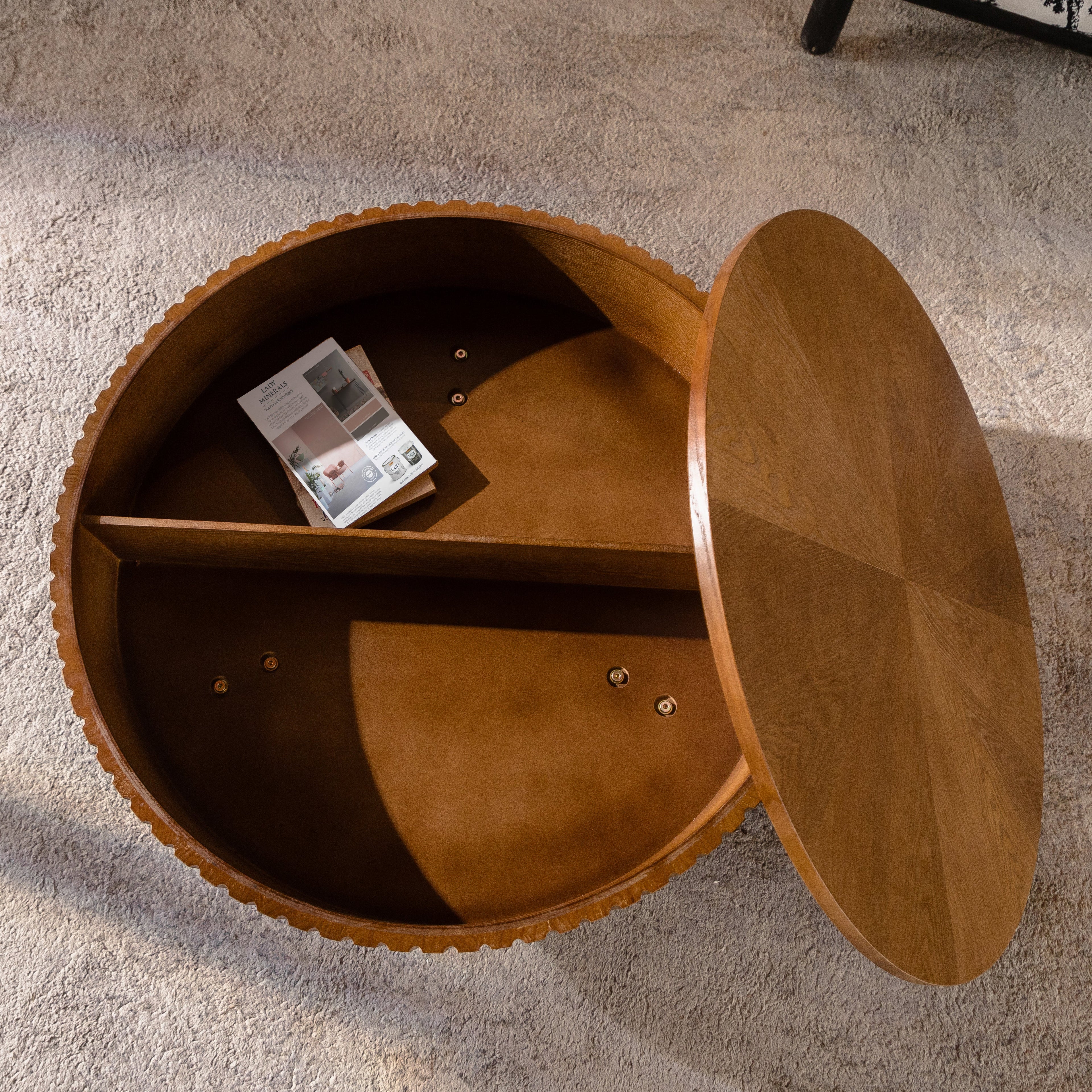 31.5" Retro Round Coffee Table with Storage Space
